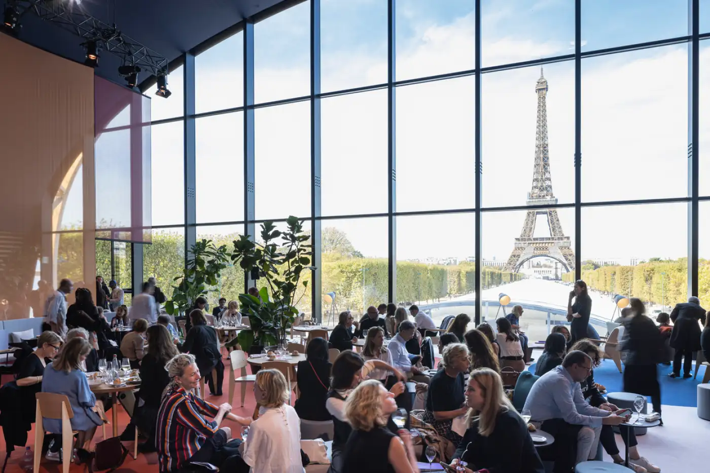 360° Exhibition Management: Paris+ Art Basel | expomobilia